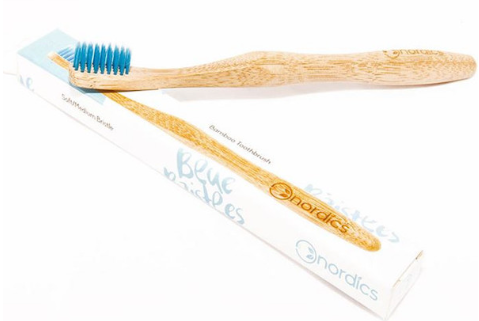 HELDUENTZAKO HORTZETAKO ESKUILA URDINA Nordics Oral Care (1 und)